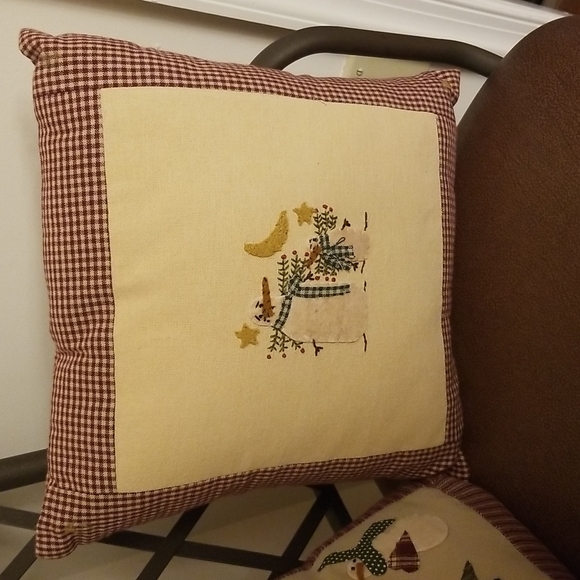 Farmhouse style winter decor pillows - Picture 3 of 12